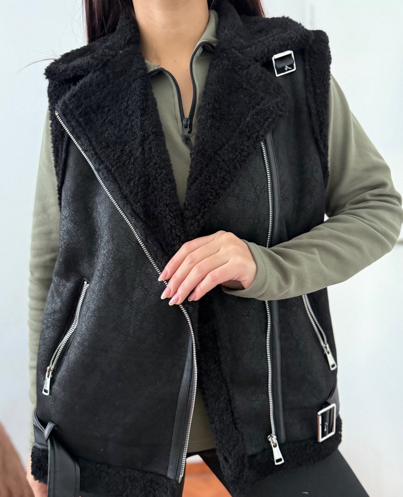 322e35f0-2858-4e0f-b88d-0a1211cfd6b0 CHALECO ZARA - Imagen 1